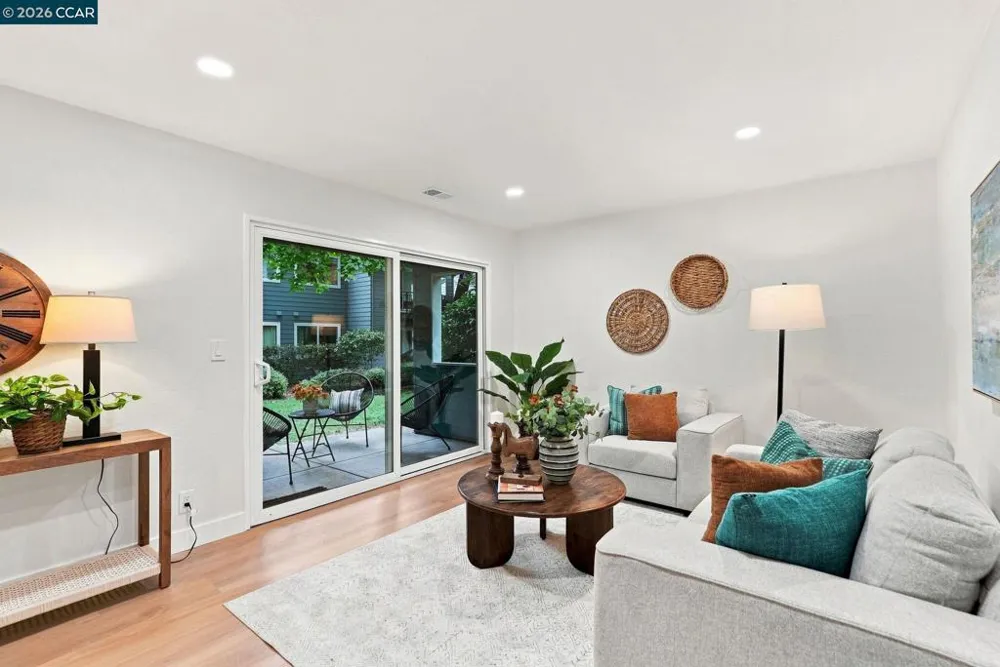 42 Emery Bay Dr Emeryville, CA 94608