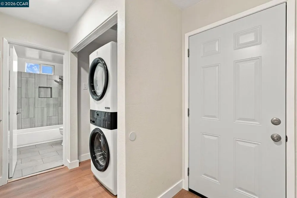 42 Emery Bay Dr Emeryville, CA 94608