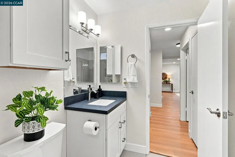 42 Emery Bay Dr Emeryville, CA 94608