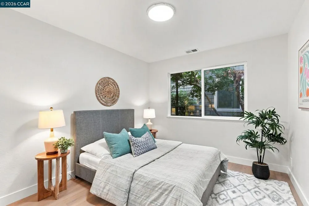 42 Emery Bay Dr Emeryville, CA 94608