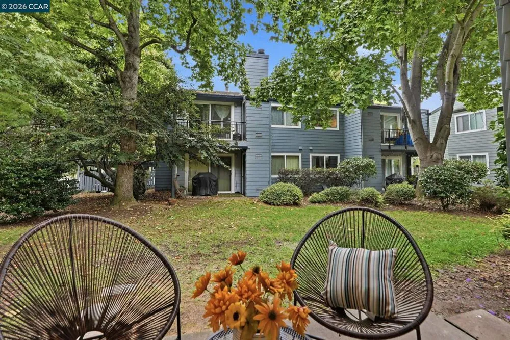 42 Emery Bay Dr Emeryville, CA 94608