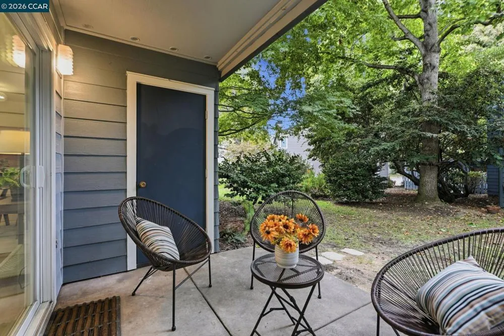 42 Emery Bay Dr Emeryville, CA 94608