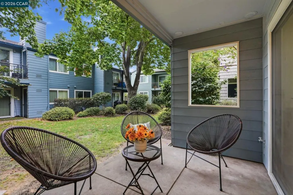 42 Emery Bay Dr Emeryville, CA 94608