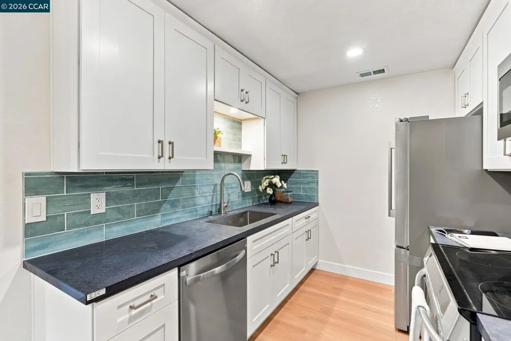 42 Emery Bay Dr Emeryville, CA 94608