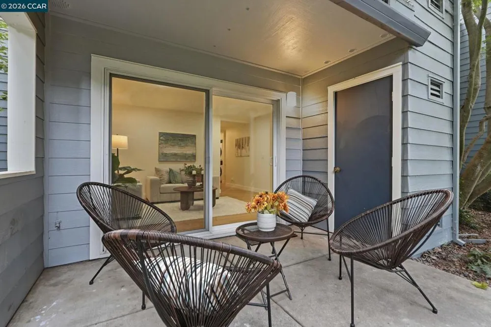 42 Emery Bay Dr Emeryville, CA 94608