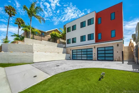 1251 Van Nuys St