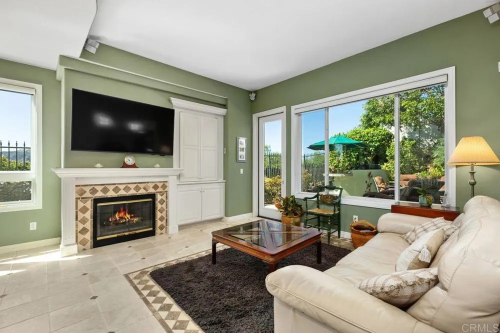 1689 Robin Place Carlsbad, CA 92011