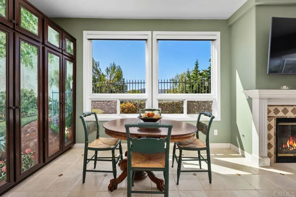 1689 Robin Place Carlsbad, CA 92011