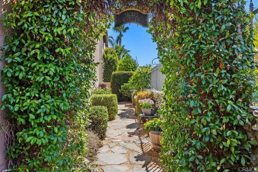 1689 Robin Place Carlsbad, CA 92011