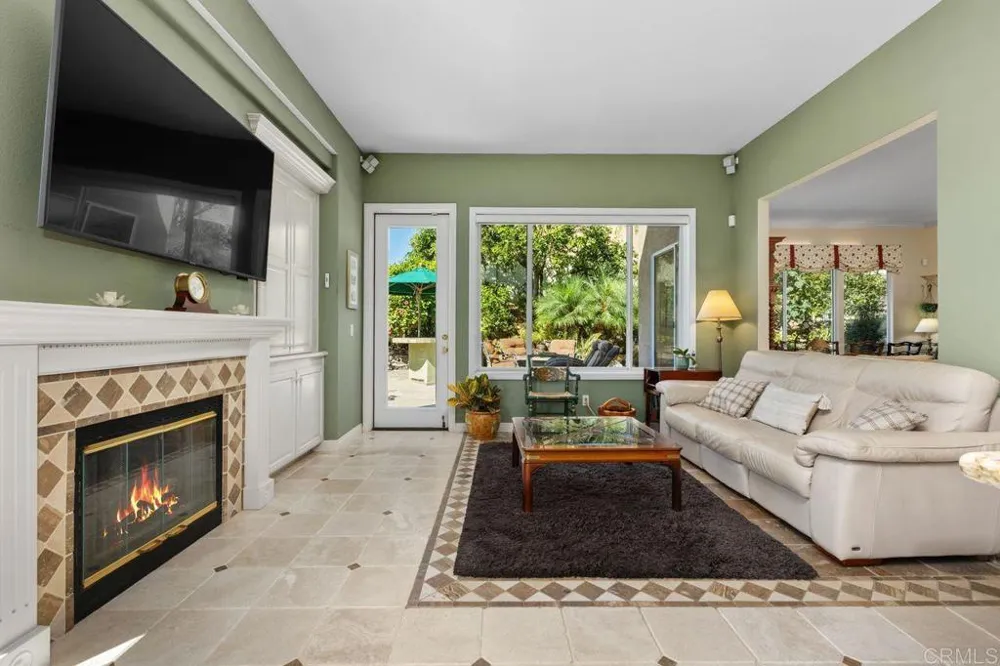 1689 Robin Place Carlsbad, CA 92011
