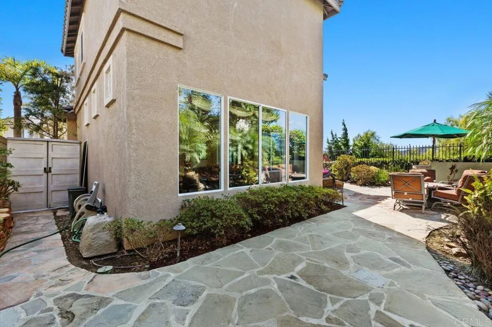 1689 Robin Place Carlsbad, CA 92011
