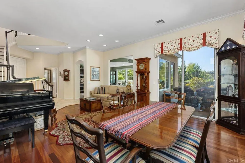 1689 Robin Place Carlsbad, CA 92011