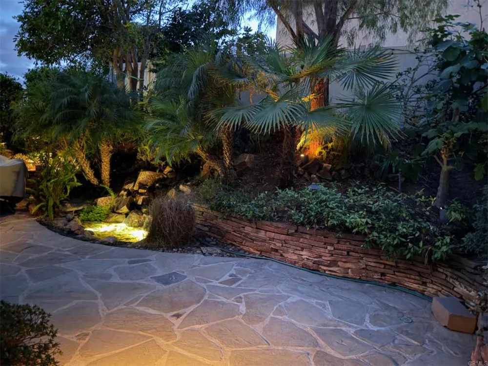 1689 Robin Place Carlsbad, CA 92011