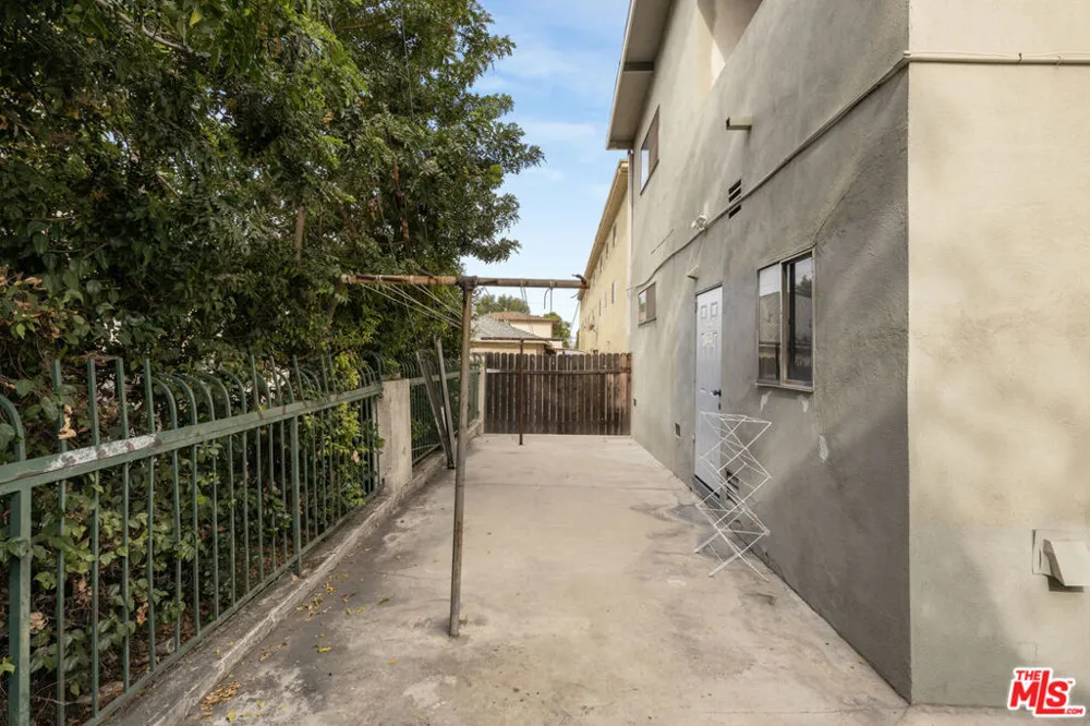 1316 Barrington Way Glendale, CA 91206