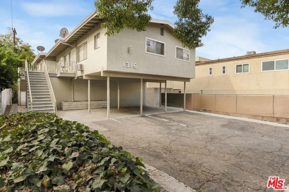 1316 Barrington Way Glendale, CA 91206