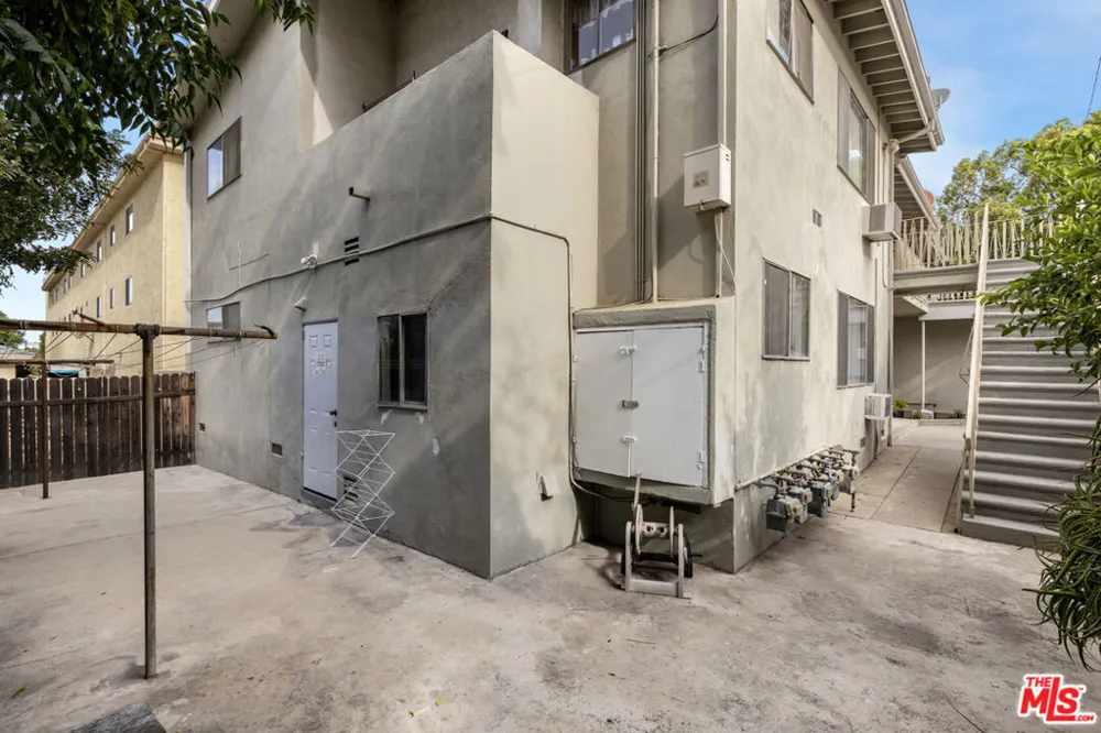 1316 Barrington Way Glendale, CA 91206