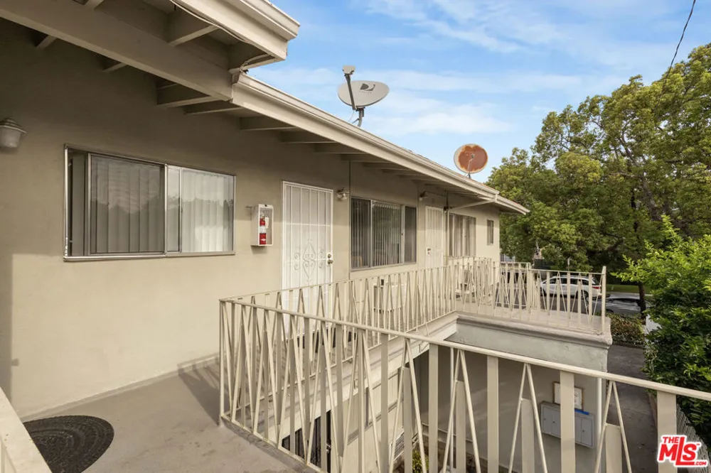 1316 Barrington Way Glendale, CA 91206