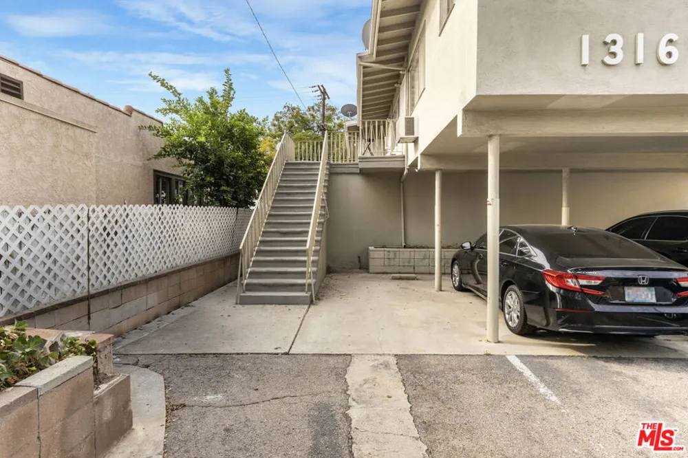 1316 Barrington Way Glendale, CA 91206
