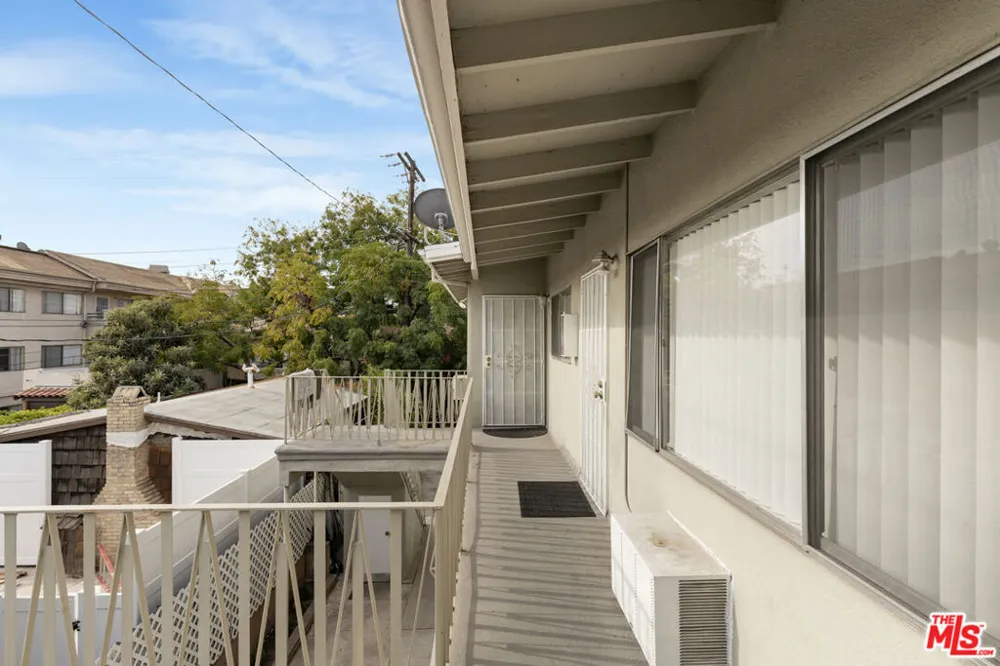 1316 Barrington Way Glendale, CA 91206