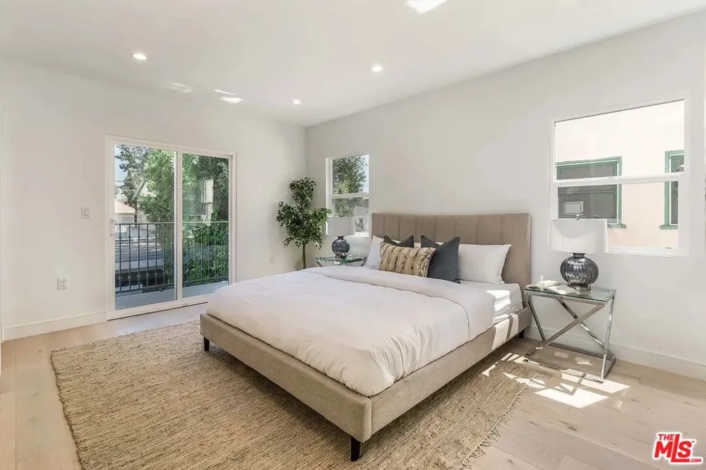 1960 Argyle Avenue #1962 Los Angeles, CA 90068