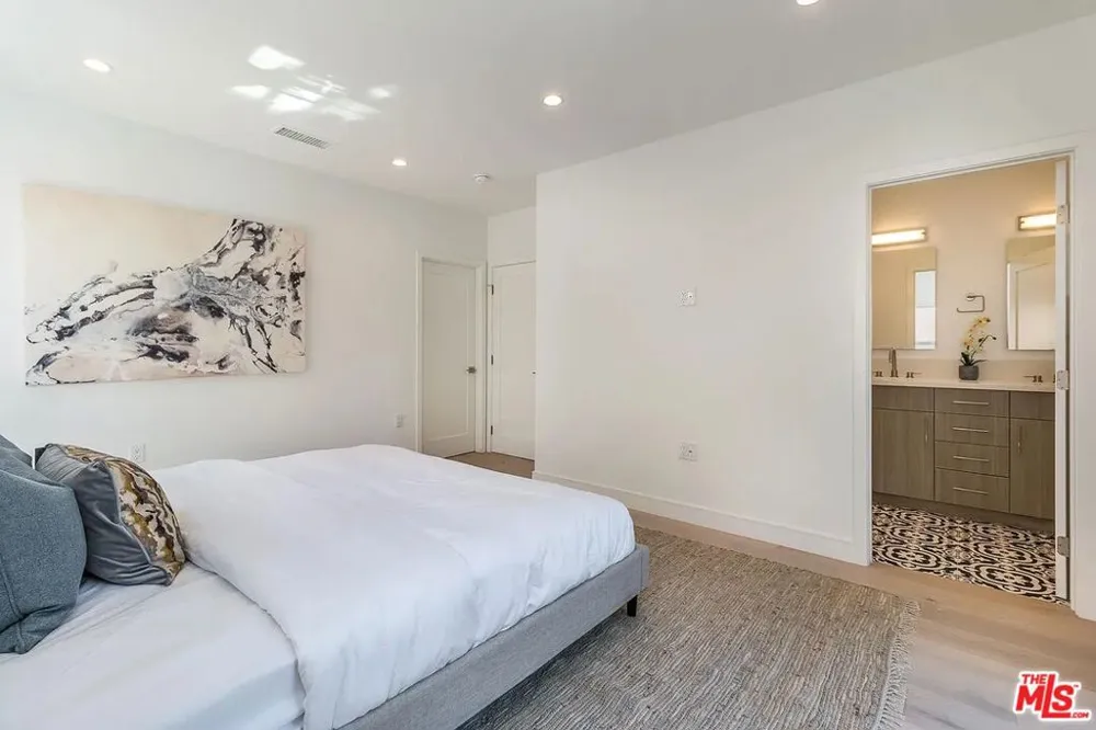1960 Argyle Avenue #1962 Los Angeles, CA 90068