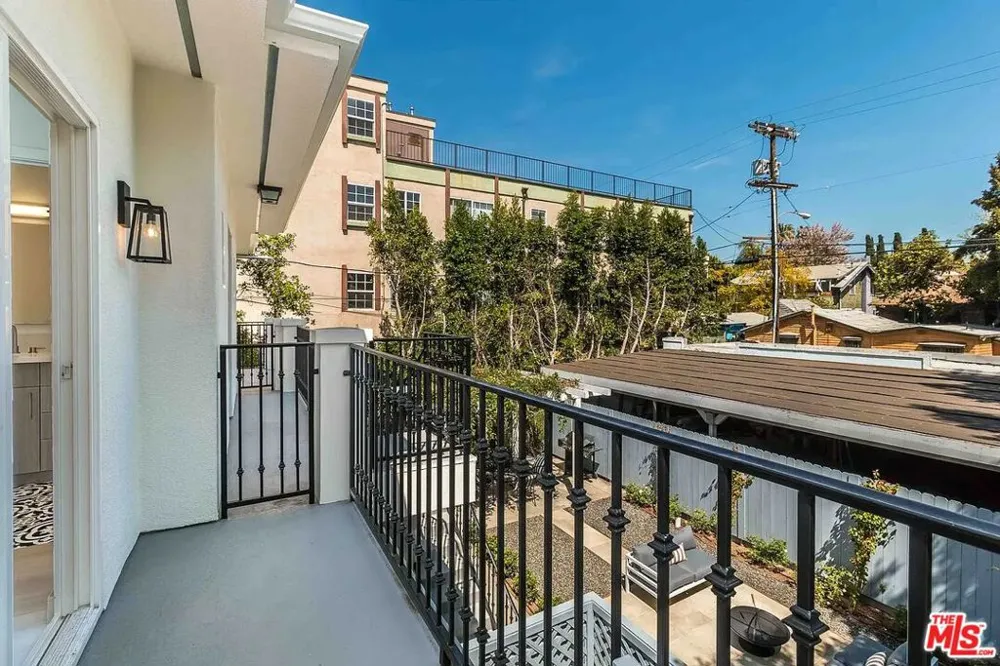 1960 Argyle Avenue #1962 Los Angeles, CA 90068