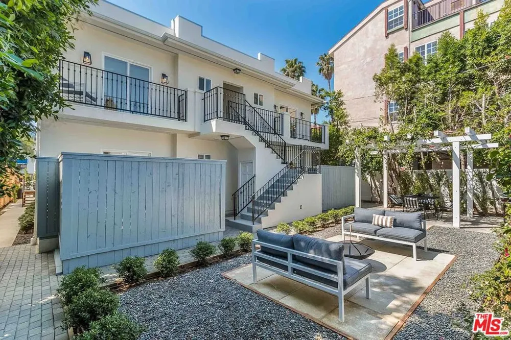 1960 Argyle Avenue #1962 Los Angeles, CA 90068