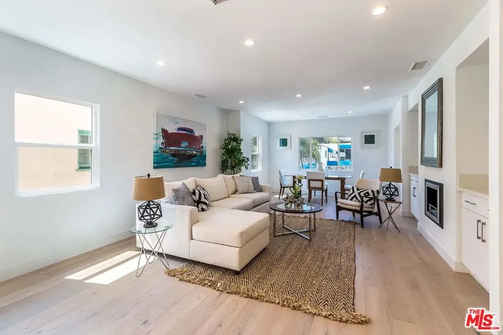 1960 Argyle Avenue #1962 Los Angeles, CA 90068