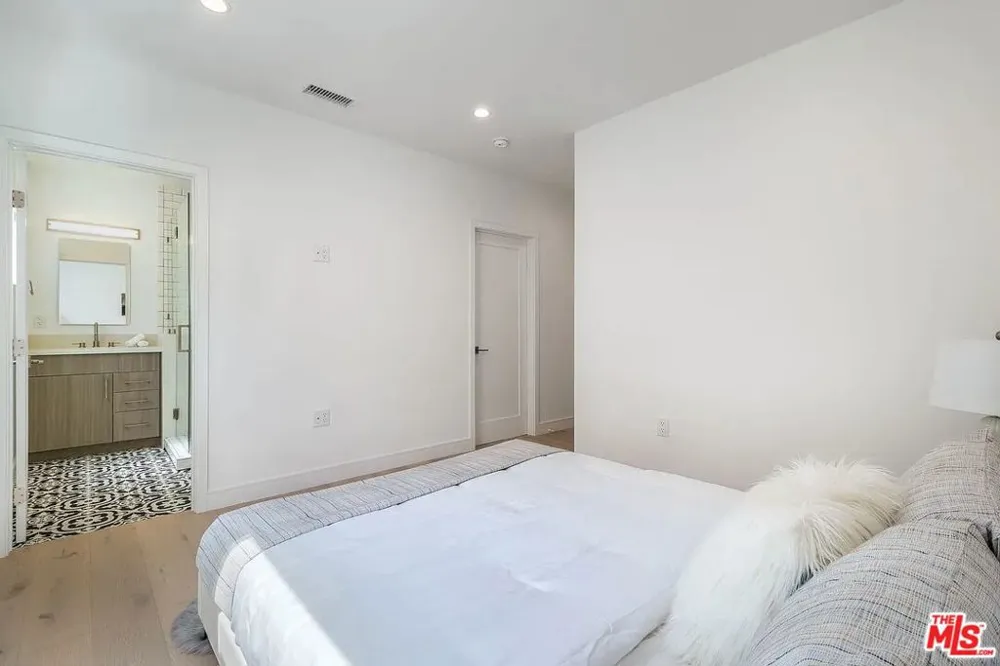 1960 Argyle Avenue #1962 Los Angeles, CA 90068