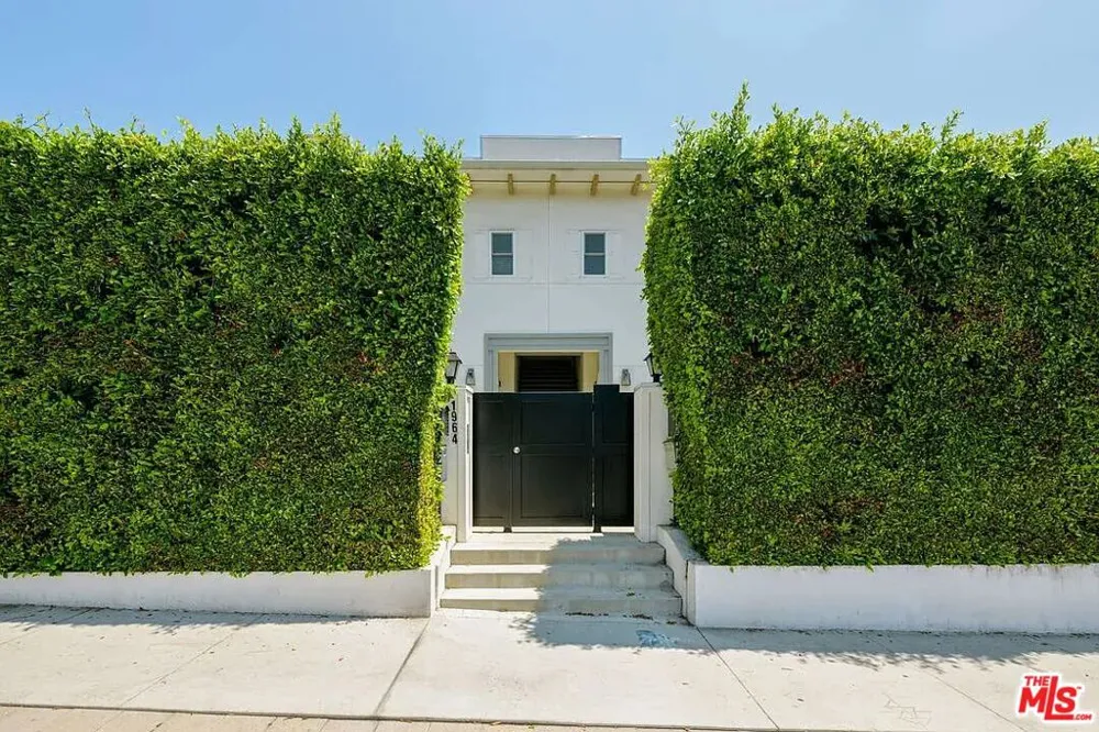 1960 Argyle Avenue #1962 Los Angeles, CA 90068