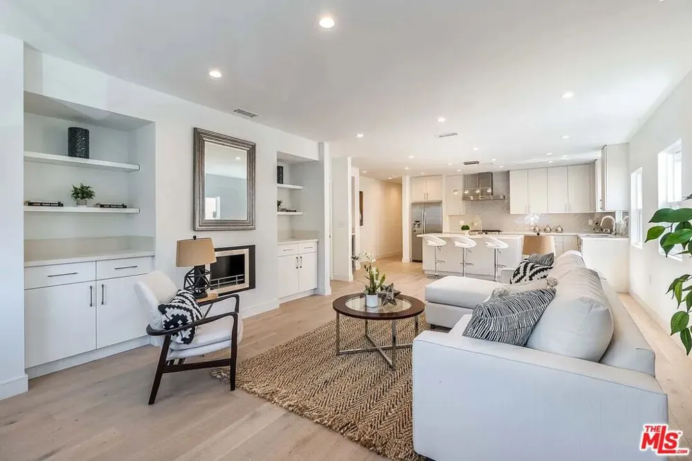 1960 Argyle Avenue #1962 Los Angeles, CA 90068