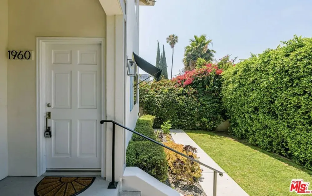1960 Argyle Avenue #1962 Los Angeles, CA 90068