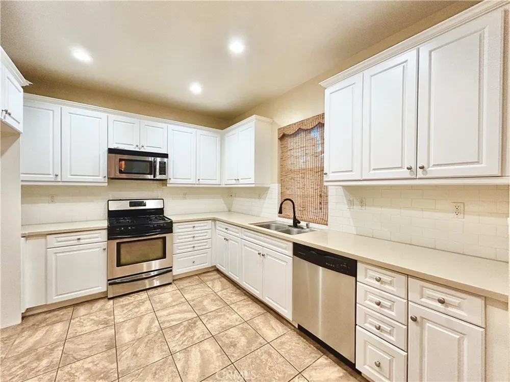 8351 Edgewood Chino, CA 91708