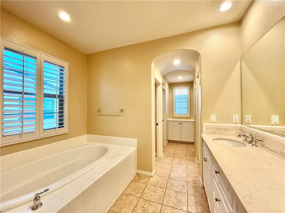 8351 Edgewood Chino, CA 91708