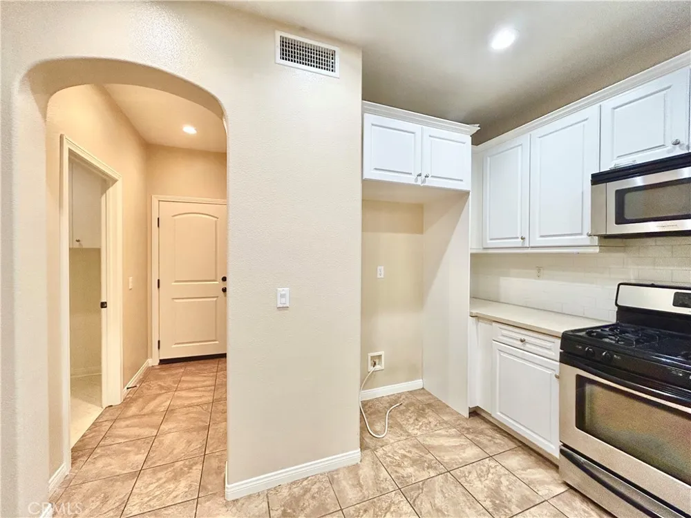 8351 Edgewood Chino, CA 91708