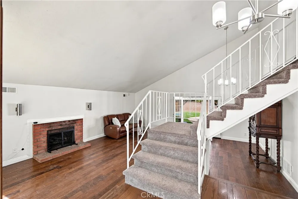 23002 La Granja Valencia, CA 91354