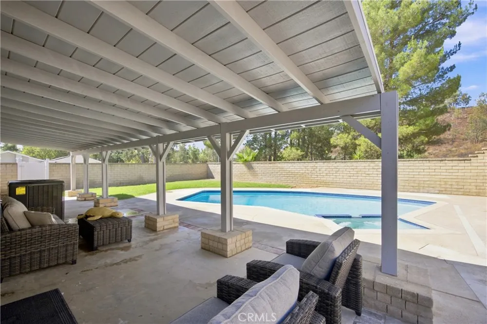 23002 La Granja Valencia, CA 91354