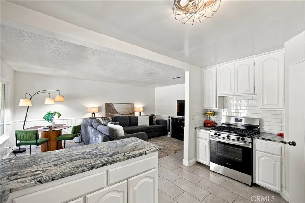 23002 La Granja Valencia, CA 91354