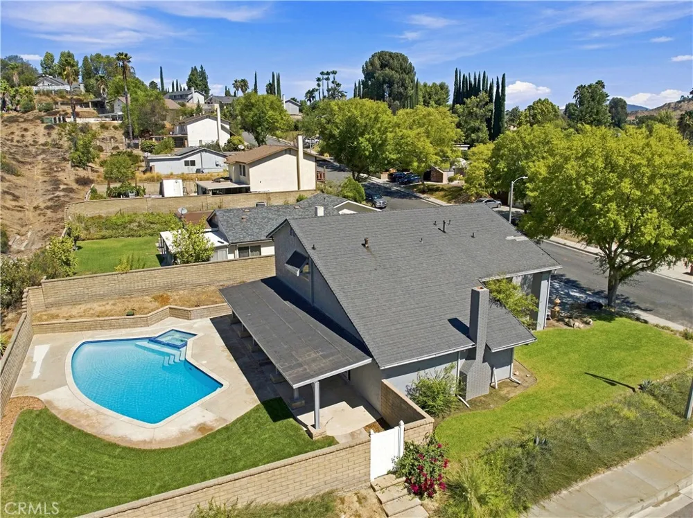 23002 La Granja Valencia, CA 91354