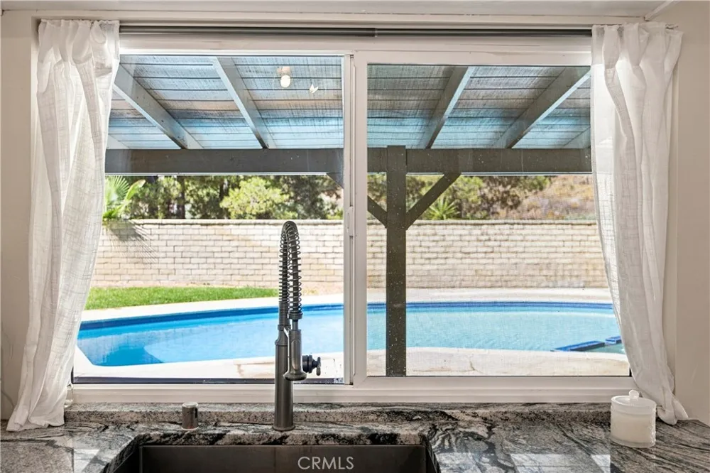 23002 La Granja Valencia, CA 91354