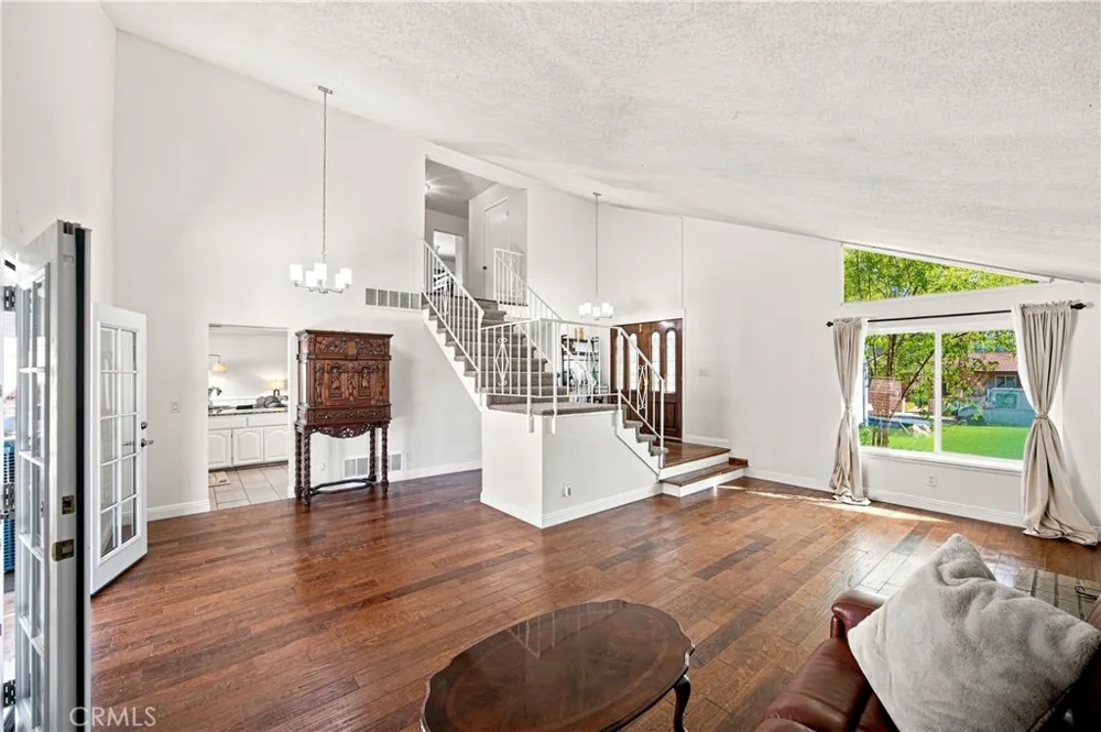 23002 La Granja Valencia, CA 91354