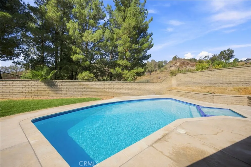 23002 La Granja Valencia, CA 91354