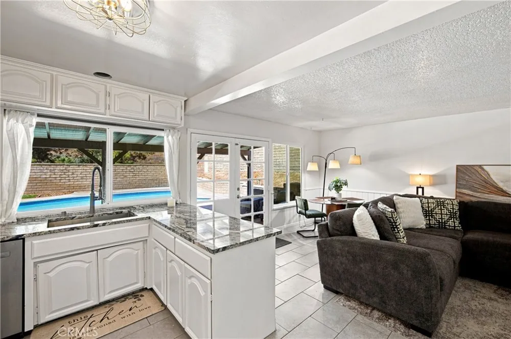 23002 La Granja Valencia, CA 91354