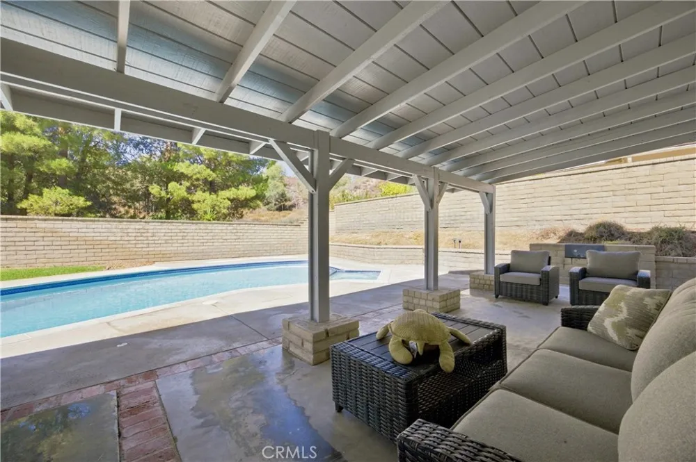 23002 La Granja Valencia, CA 91354