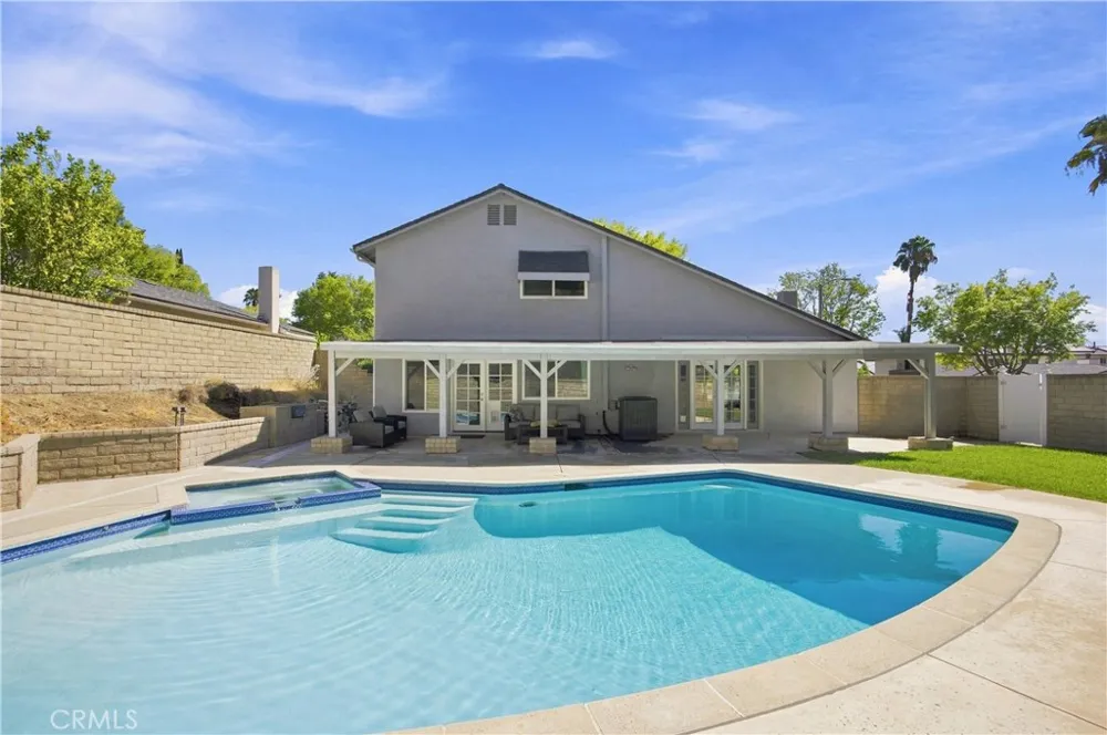 23002 La Granja Valencia, CA 91354