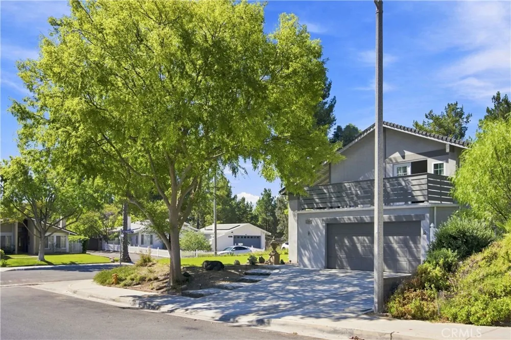 23002 La Granja Valencia, CA 91354