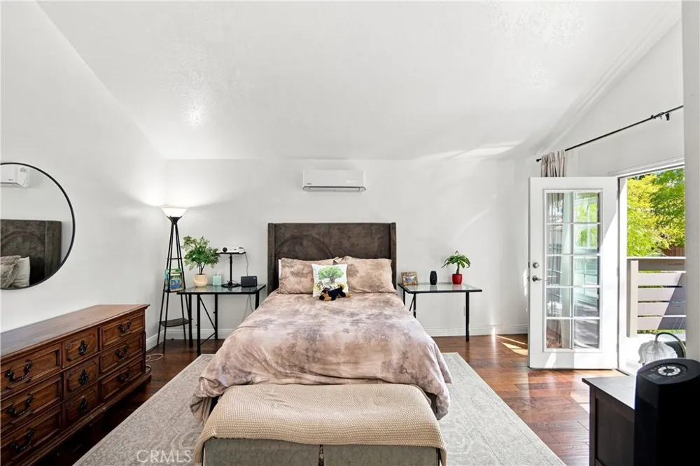 23002 La Granja Valencia, CA 91354