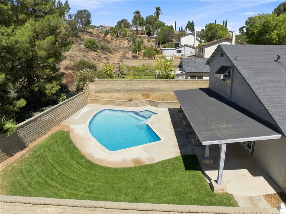23002 La Granja Valencia, CA 91354