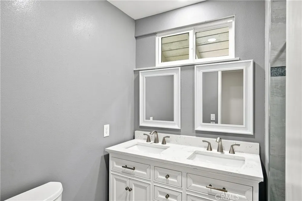 23002 La Granja Valencia, CA 91354