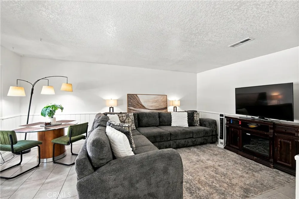 23002 La Granja Valencia, CA 91354